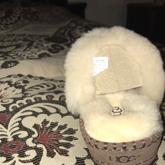 UGG Australia w Aira slipper - Picture 4 of 4